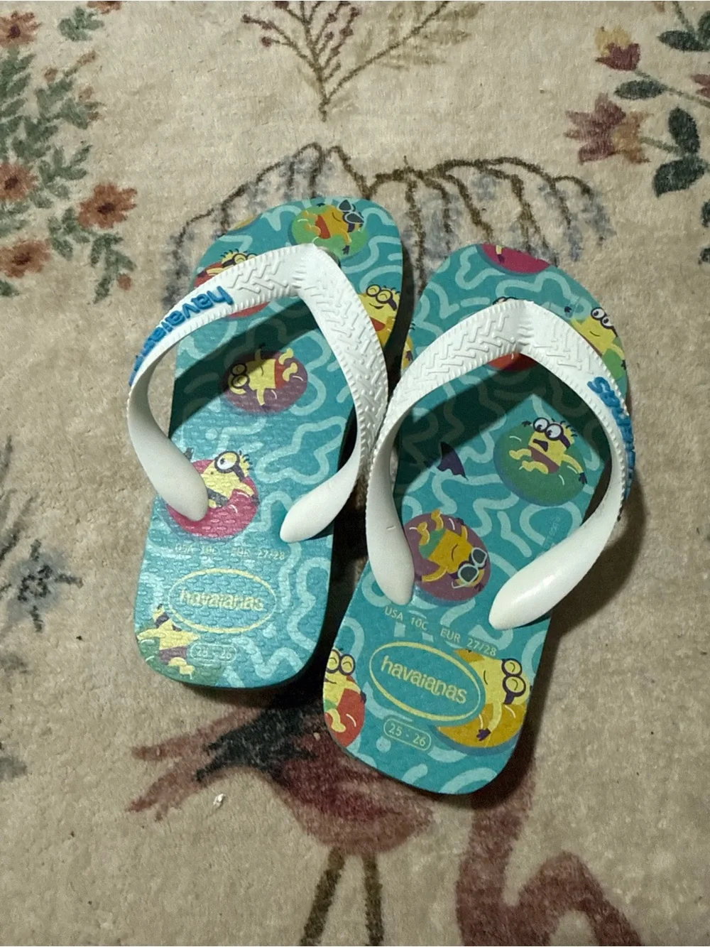Havaianas Kids White Strap Blue Patterned Flip Flops minions C10